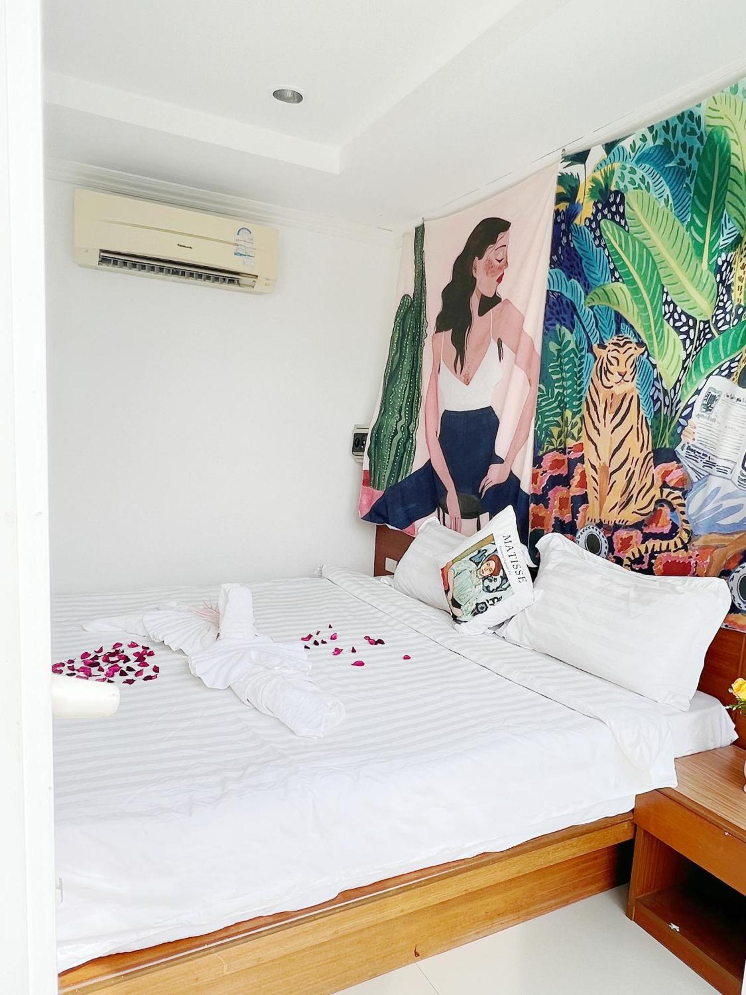 Lanting Hotell Patong Exteriör bild